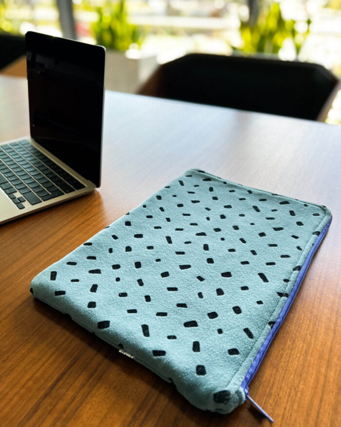 Etui na laptopa 13/14 cali z weluru - niebieskie