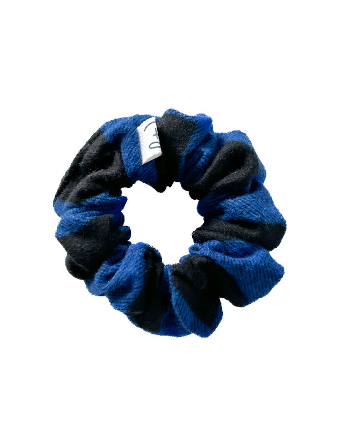 Flanelowa gumka do włosów w kratkę - niebieska