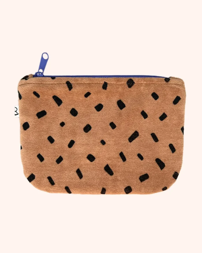 Brązowa kosmetyczka damska z weluru w plamki. Polska marka handmade.