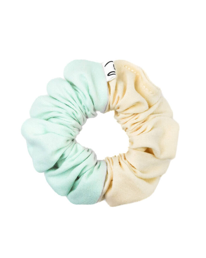 Dwukolorowa gumka do włosów typu scrunchie w kolorze miętowo-żółtym. Bawełniana, miękka frotka, handmade, uszyta w Polsce – najlepsza dla włosów.