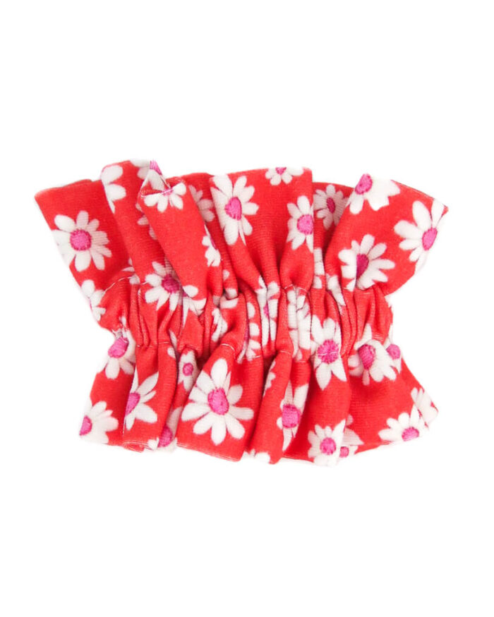 Czerwona ruffle scrunchie w stokrotki - marszczona gumka do włosów z falbanką. Szyta ręcznie w Polsce z bawełny.