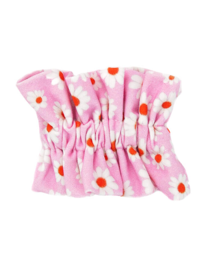 Różowa ruffle scrunchie w stokrotki - marszczona gumka do włosów z falbanką. Szyta ręcznie w Polsce z bawełny.