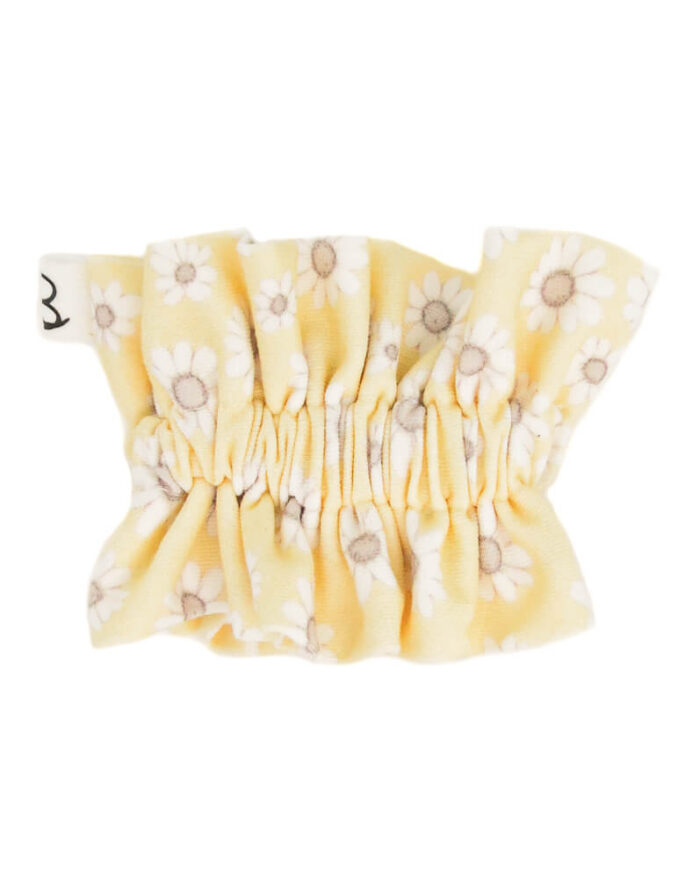 Żółta ruffle scrunchie w stokrotki - marszczona gumka do włosów z falbanką. Szyta ręcznie w Polsce z bawełny.