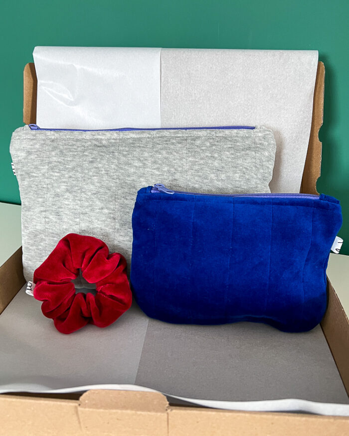 Zestaw 2x kosmetyczka + gumka scrunchie - Cozy Winter Set